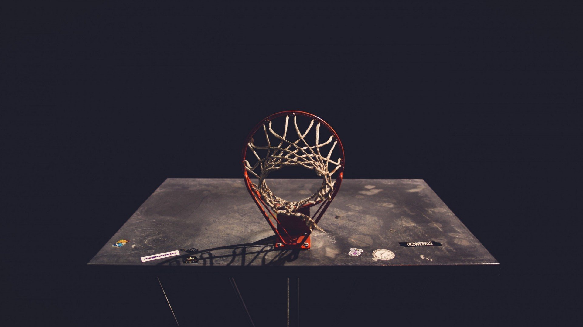 官方娱乐平台-列队之礼，姆巴佩的躬身，照亮体育精神的星空，姆巴佩躬身致意，列队之礼点亮体育精神